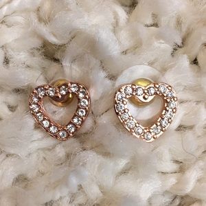 rose gold heart earring with fake diamonds